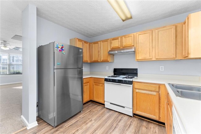 Building Photo - 400 Spring Head Dr SE