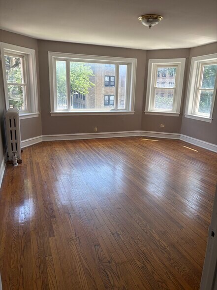 Building Photo - 8120 S Ellis Ave