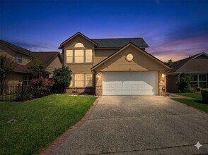 Building Photo - 1015 Green Meadow St