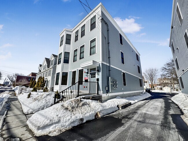 Building Photo - 40 Waverly St