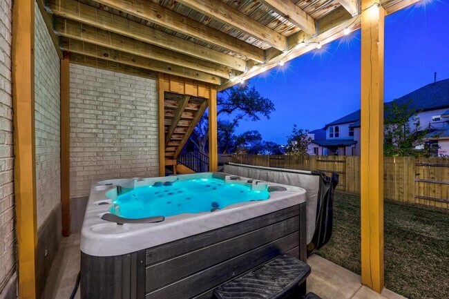 Building Photo - 212 Texas Bluebonnet Trl