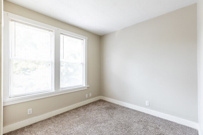 Building Photo - Hudson Ave.