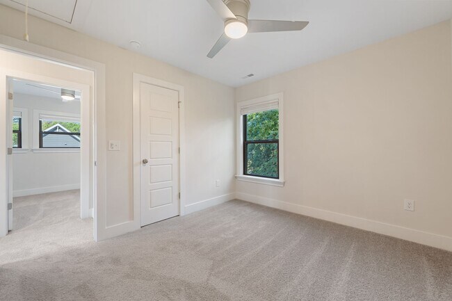 Building Photo - Available Early July! 3-bedroom home with off street parking!
