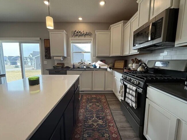 Building Photo - Gorgeous 4BR/2.5BA Rogers Home Available 8/1!