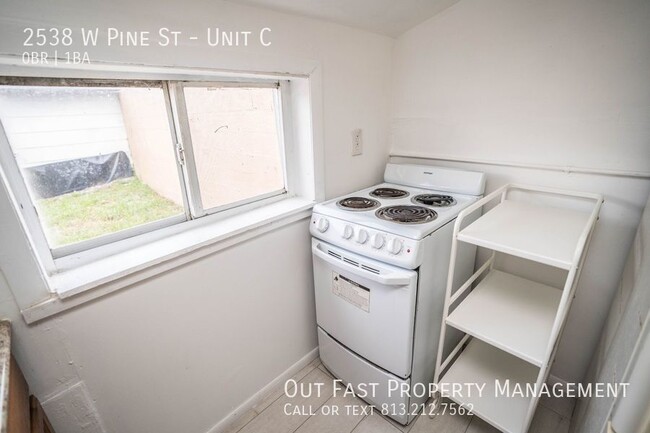 Building Photo - Private 1-Bedroom Studio Near Downtown Tam...