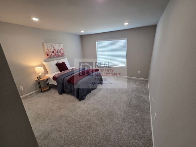 Building Photo - Check out this beautiful 3 bedroom, 2.0 ba...