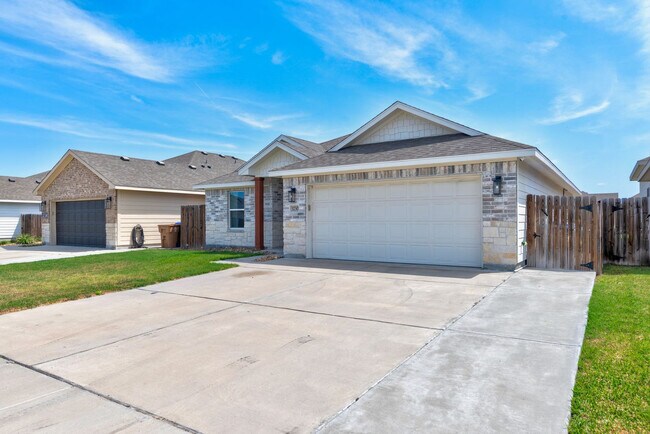 Building Photo - 3230 Creek Side Dr