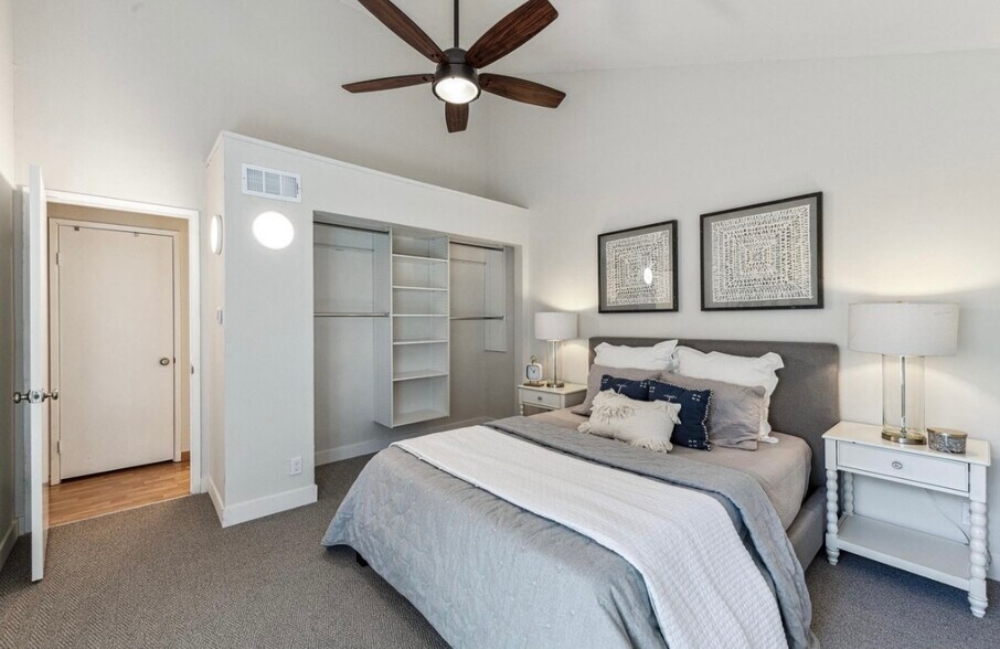 Building Photo - 2724 Oak Rd