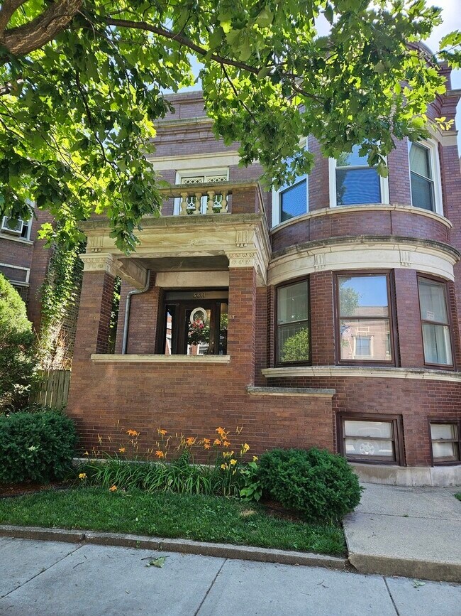 Primary Photo - 6611 S Minerva Ave