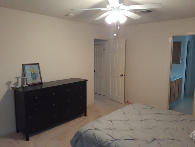 Building Photo - 3725 Castle Rock Dr