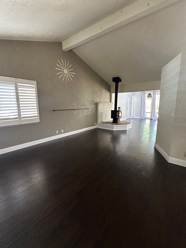 Building Photo - Welcome to your dream rental in Auburn!