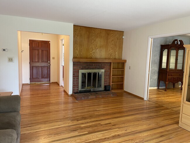 Building Photo - 3538 Parkland Ave