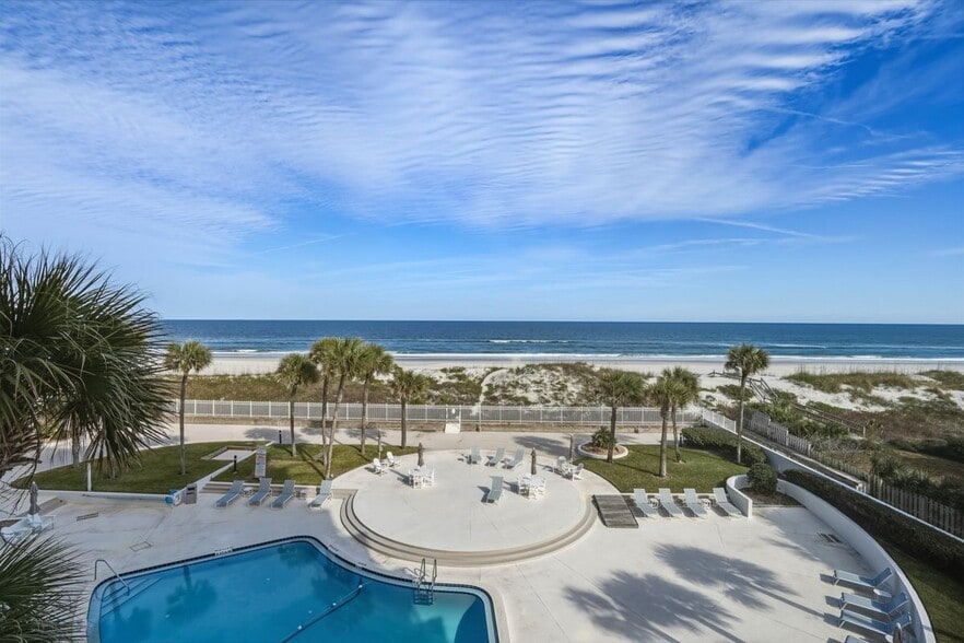 Building Photo - 1601 Ocean Dr S