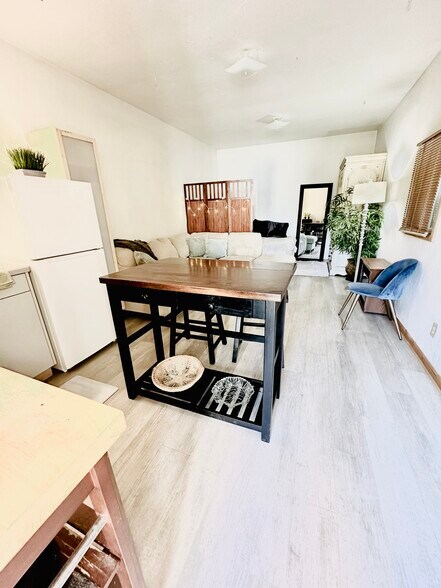 Building Photo - 850 Elrod Ave