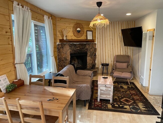 Building Photo - Nice condo near Heavenly available now!