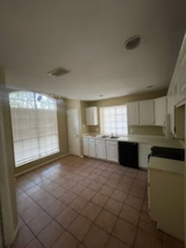 Building Photo - Beautiful remodeled 3 bed 2.5 bath