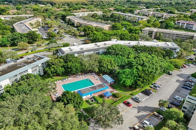 Building Photo - 3001 Portofino Isle