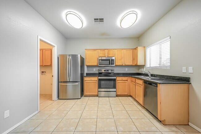 Building Photo - 153 E Dry Creek Rd