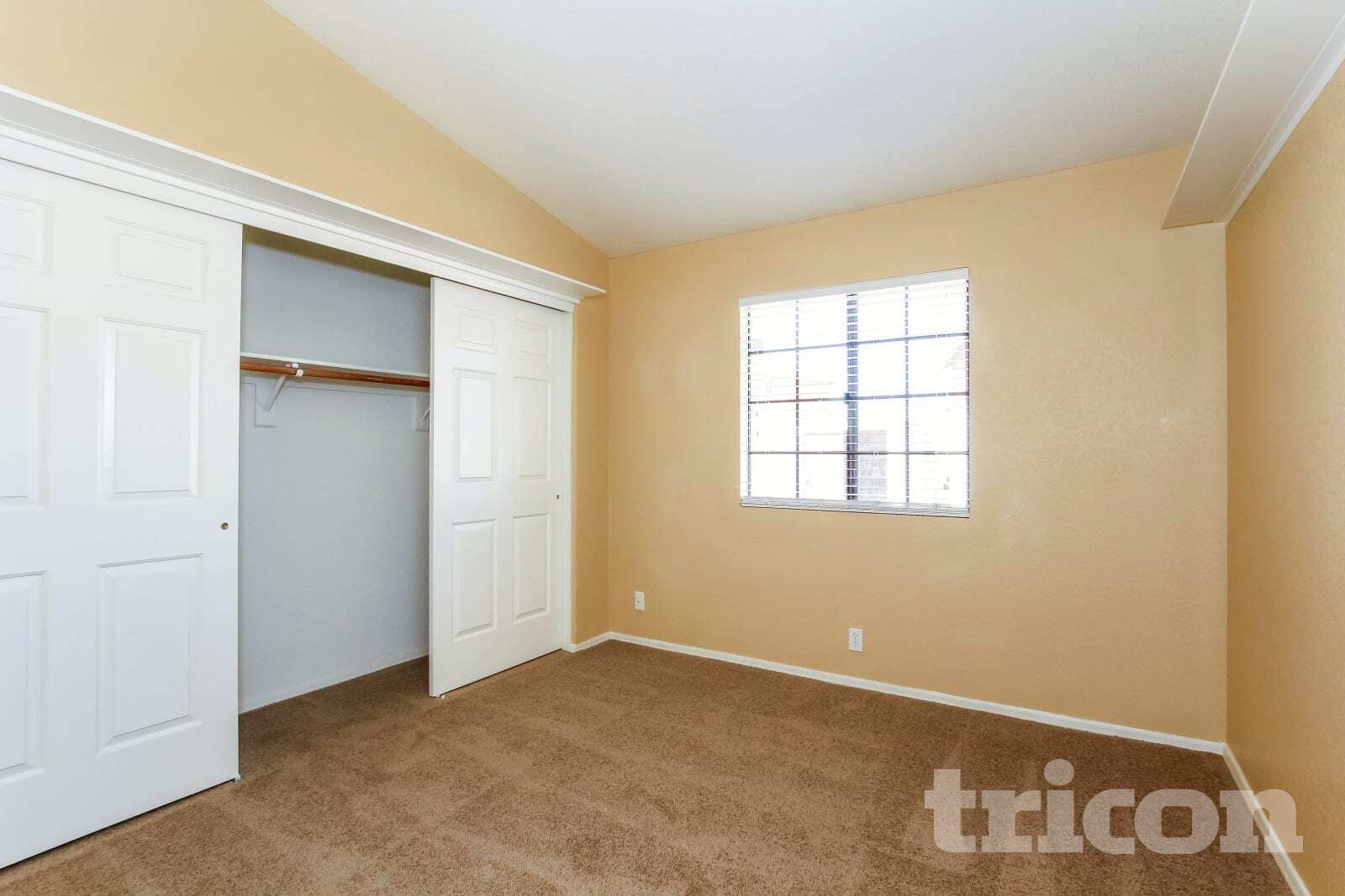 Building Photo - 1464 E Rosemonte Dr