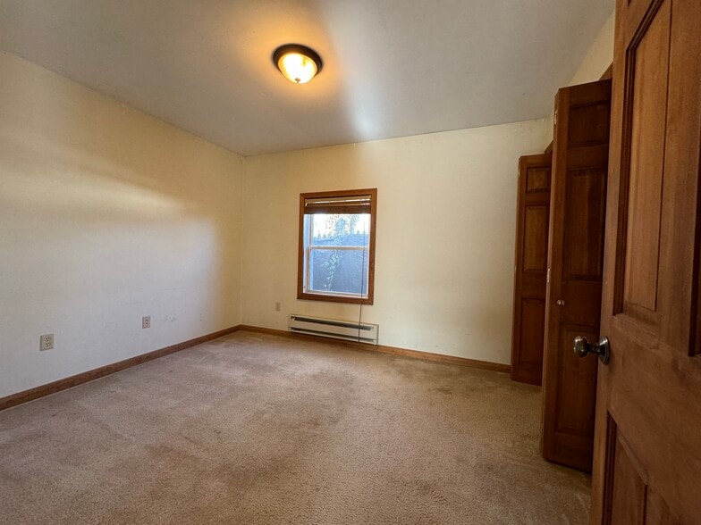 Bedroom 2 w/ closet - 11R Lake Dr