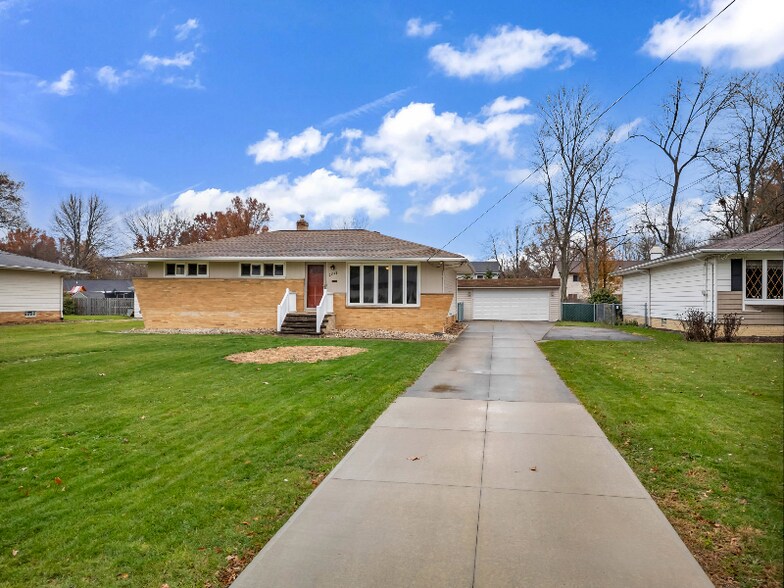 Building Photo - 21518 Willow Ln