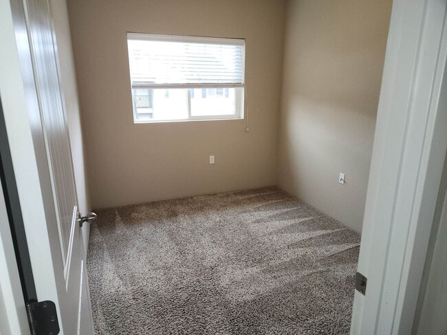 Building Photo - M2224