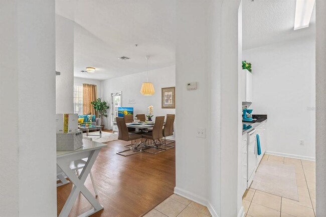 Building Photo - 2310 Silver Palm Dr