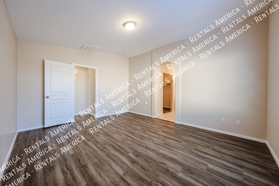 Building Photo - 138 N 153rd Ave