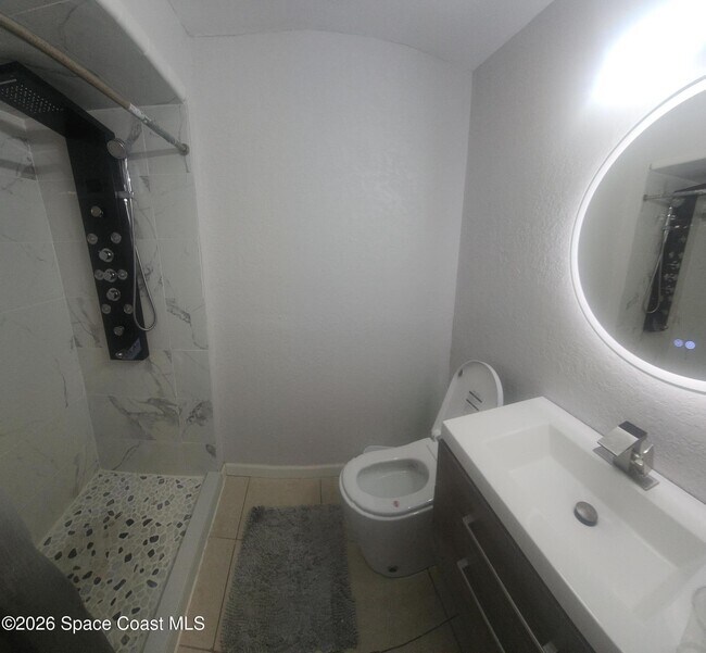 Building Photo - 462 Breakwater St SE