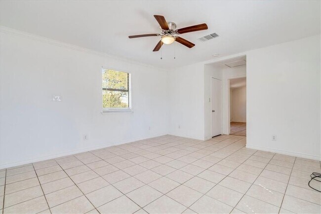 Building Photo - 1701 N Farm to Market 1626