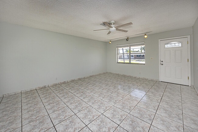 Building Photo - 2734 Ponce De Leon Blvd