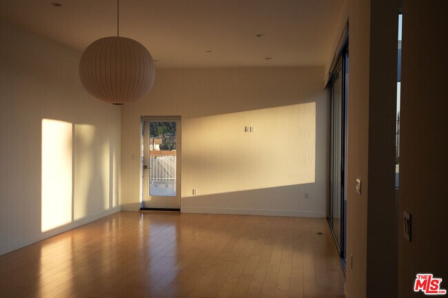 Building Photo - 4826 Franklin Ave