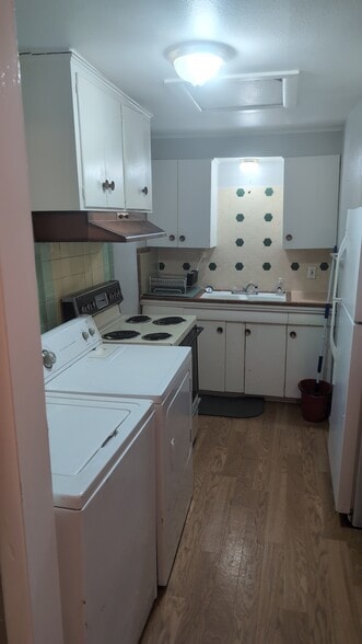 Building Photo - 304 N Western St