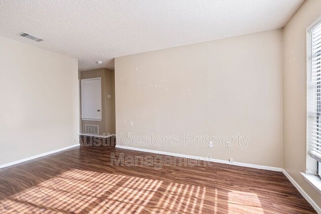 Building Photo - 301 Craddock Ave