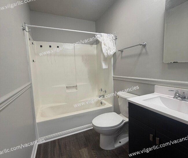 Building Photo - 5583-85-5585 Tulip Ave