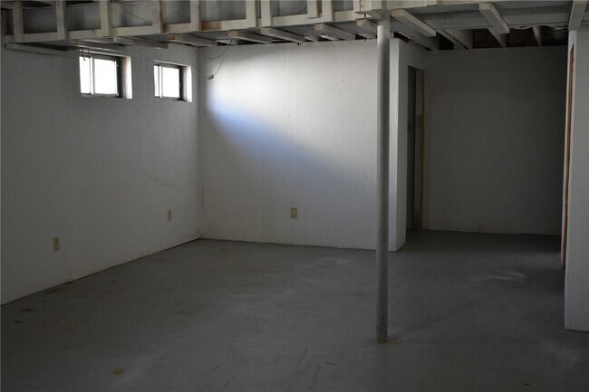 Building Photo - 16407 Westglen Farms Dr