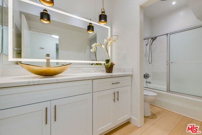 Building Photo - 1727 S Bentley Ave