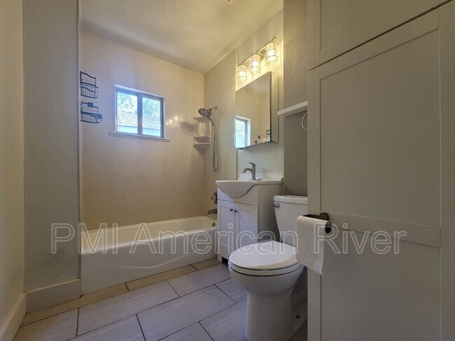 Building Photo - 2643 43rd St
