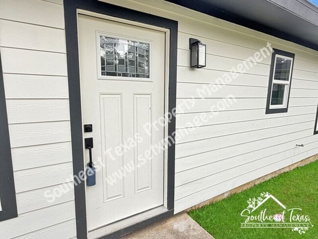 Building Photo - 5260 Landry Ln