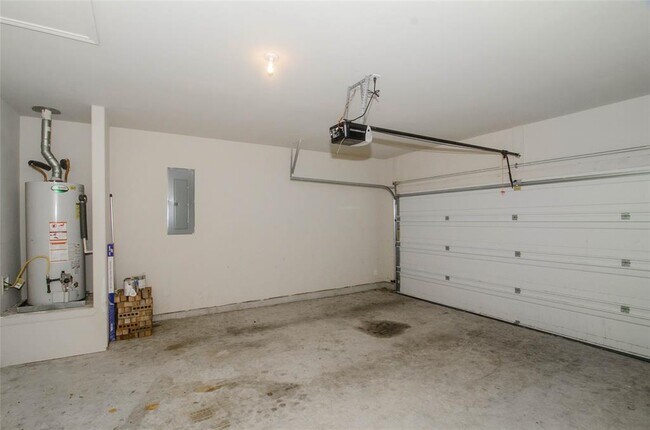 Building Photo - 20702 Rainmead Dr