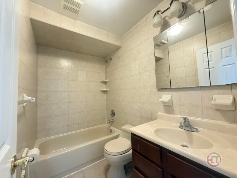 Building Photo - 15-25 Utopia Pkwy