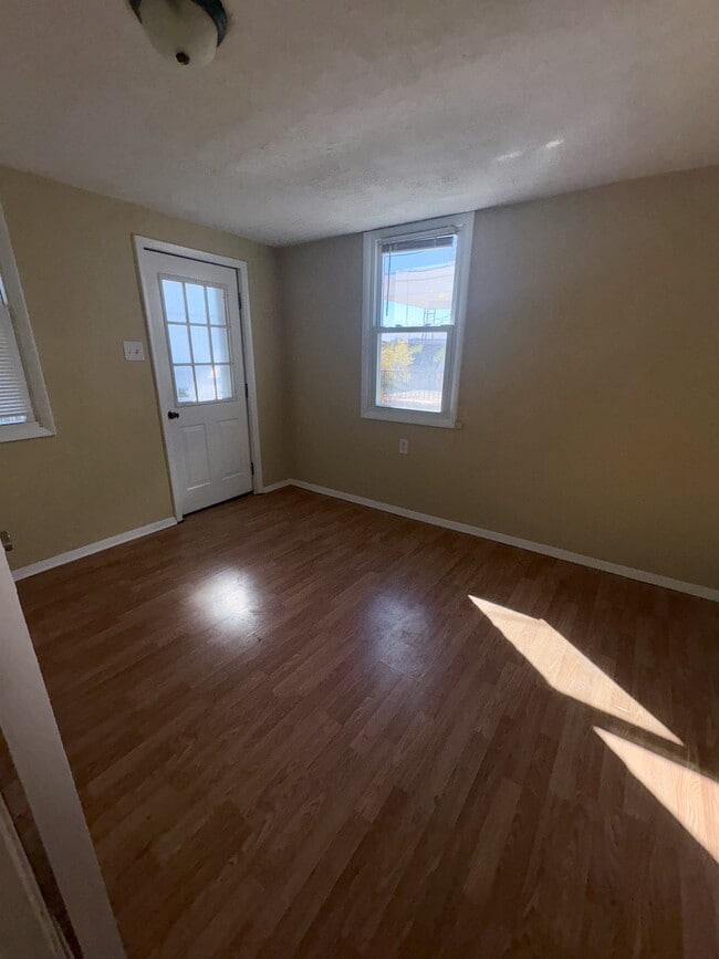 Building Photo - 150 S Sumner Ave