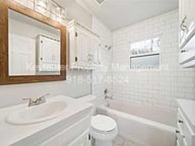 Building Photo - Updated 2 Bed 1 Bath Rental Home Tulsa