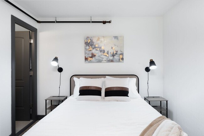 Building Photo - 201 S Chaparral St