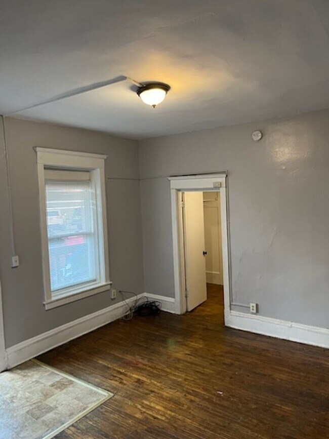 Building Photo - One Bedroom Westside Saint Paul Apartment