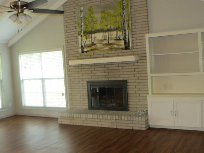Building Photo - 625 Augusta Dr