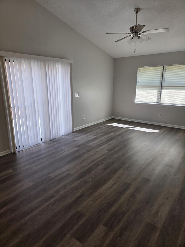 Building Photo - 2 bedroom in Middleburg FL 32068