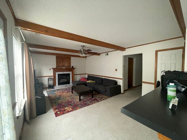 Building Photo - Stallion Village Single Family Home