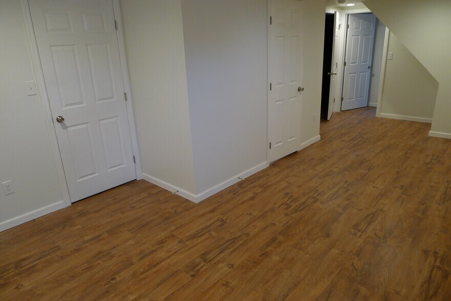 Building Photo - 278 Valley View Road