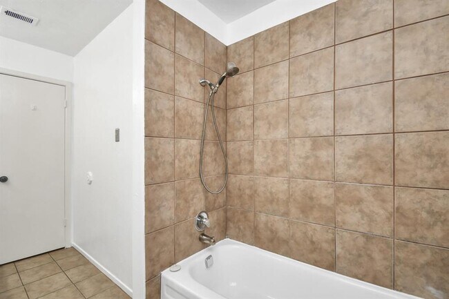 Building Photo - 1207 Martingale Ct